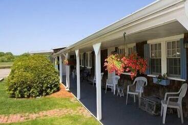ユースホステル Shea's Riverside Inn & Motel