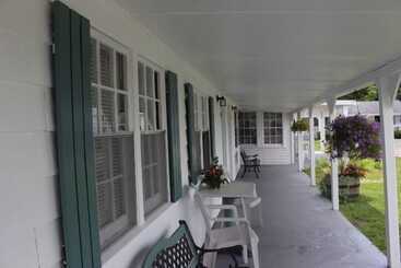 ユースホステル Shea's Riverside Inn & Motel