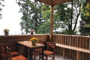 هتل Enshi Grand Canyon Chunlun Farmstay