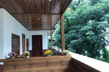 هتل Enshi Grand Canyon Chunlun Farmstay
