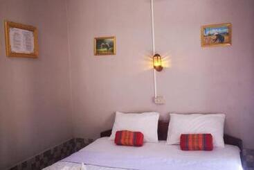 פנסיון Khamphouy Guesthouse