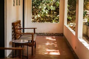 پانسیون Believe Surf & Yoga Lodge Santa Teresa
