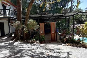 پانسیون Believe Surf & Yoga Lodge Santa Teresa