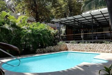 پانسیون Believe Surf & Yoga Lodge Santa Teresa