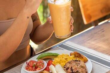 پانسیون Believe Surf & Yoga Lodge Santa Teresa
