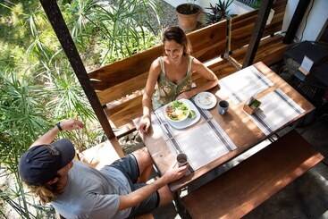 پانسیون Believe Surf & Yoga Lodge Santa Teresa