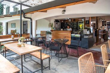 پانسیون Believe Surf & Yoga Lodge Santa Teresa