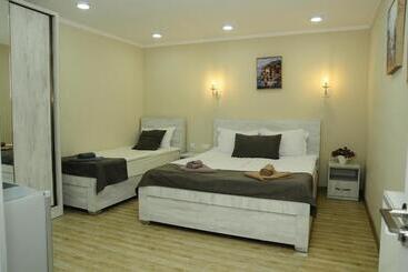 پانسیون Erik's Guest House
