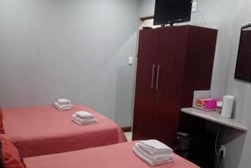 بنسيون Grand Central Guesthouse