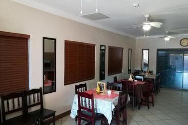 بنسيون Grand Central Guesthouse
