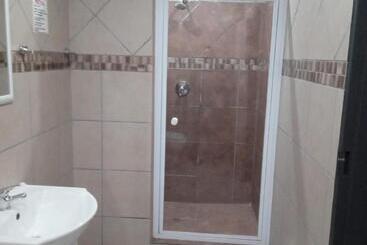 بنسيون Grand Central Guesthouse
