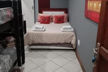 بنسيون Grand Central Guesthouse
