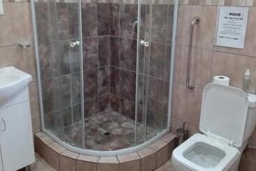 بنسيون Grand Central Guesthouse