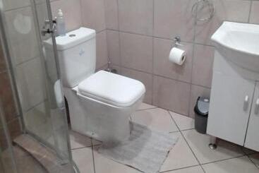 بنسيون Grand Central Guesthouse