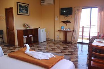 پانسیون Hostal Romy