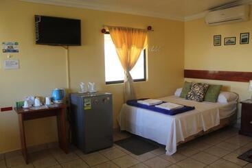 پانسیون Hostal Romy