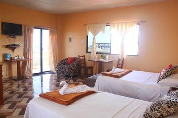 پانسیون Hostal Romy