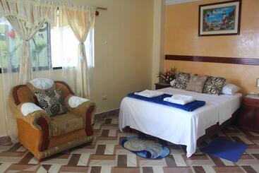 پانسیون Hostal Romy