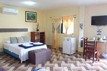 پانسیون Hostal Romy