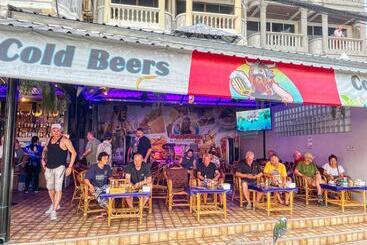 پانسیون Happy Vikings  Beachfront