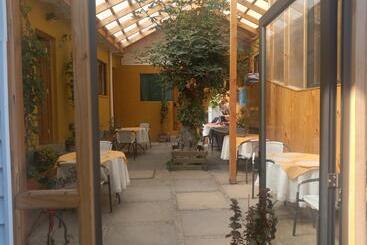 پانسیون Hostal Julia