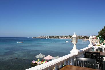 Seaside Apart