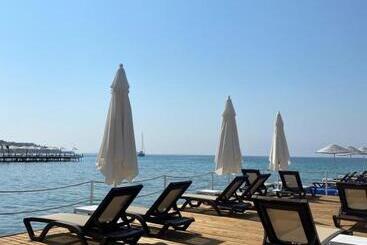 Seaside Apart