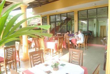旅馆 Lily Restaurant And Inn