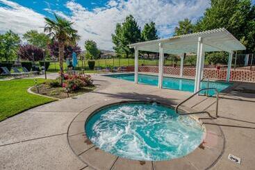 Multi Resorts At Villas At Southgate