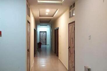 هاستل Cosy Inn