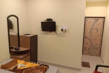 هاستل Cosy Inn