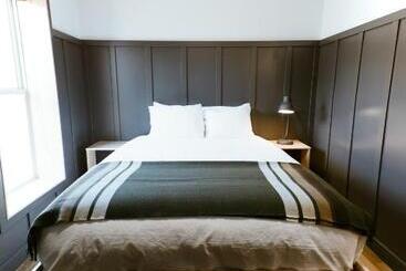 فندق صغير The Flying Steamshovel Inn