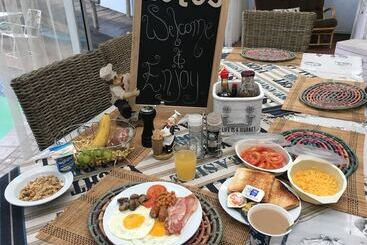 پانسیون Isle La Breeze Guest House