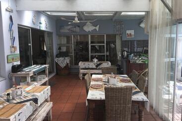 پانسیون Isle La Breeze Guest House