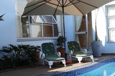 پانسیون Isle La Breeze Guest House