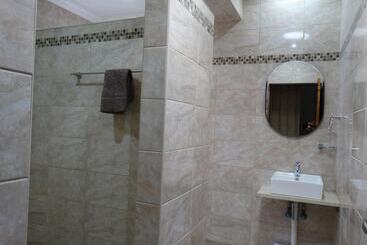 پانسیون Isle La Breeze Guest House