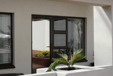 پانسیون Isle La Breeze Guest House