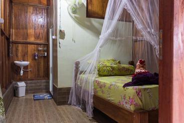 پانسیون Rain Forest Guest House
