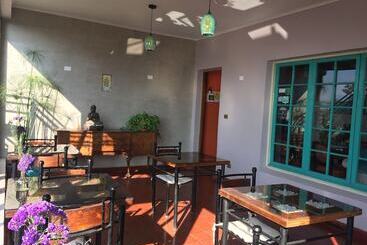 پانسیون Yemanya Hostal