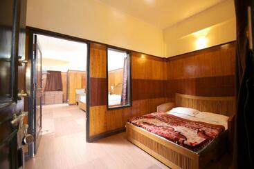 Курорт Ashoka Naini Chalet