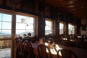 هاستل Restaurant Pension Anton