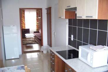 پانسیون Alpesi Apartman Downtown