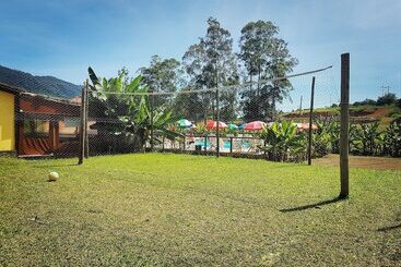 پانسیون Ganso Complexo De Lazer