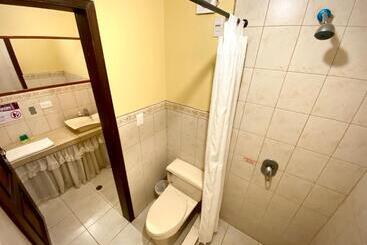 پانسیون Latacunga Hostel