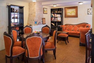 پانسیون Latacunga Hostel