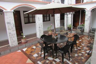 پانسیون Latacunga Hostel