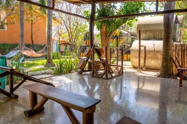 هاستل Pipe House Playa Grande