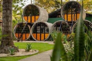 هاستل Pipe House Playa Grande