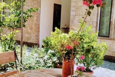 پانسیون Batumi Wonderland Guest House