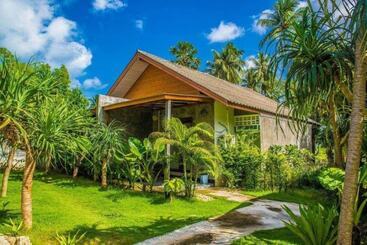 پانسیون Natai House